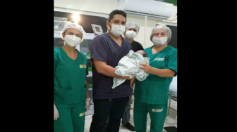 Após o parto, a criança teve que passar por um processo de reanimação pulmonar, o procedimento durou 14 minutos e teve um final feliz.
