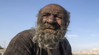 Amou Haji era solteiro e evitava tomar banho por 'medo de ficar doente'. Homem morreu aos 94 anos no domingo (23) no vilarejo de Dejgah, no sul do Irã.