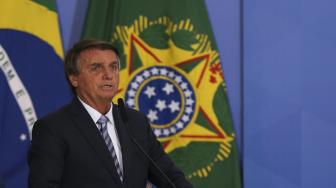 Medida levará à queda do preço do diesel nos postos, diz Bolsonaro.