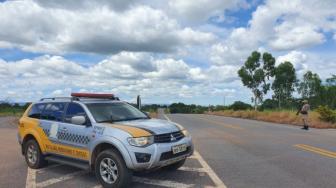 Uma equipe do batalhão rodoviário da PM passava pelo local no momento do crime e tentou acompanhar os criminosos, mas eles fugiram por estradas da zona rural.