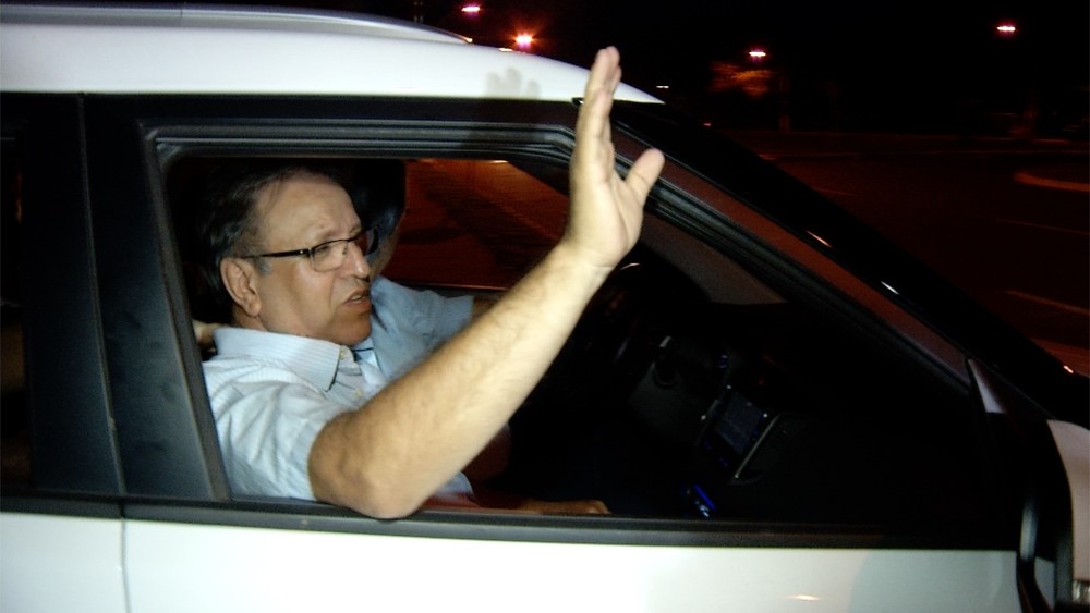 Marcelo Miranda saindo da prisão em Palmas — Foto: Reprodução/TV Anhanguera