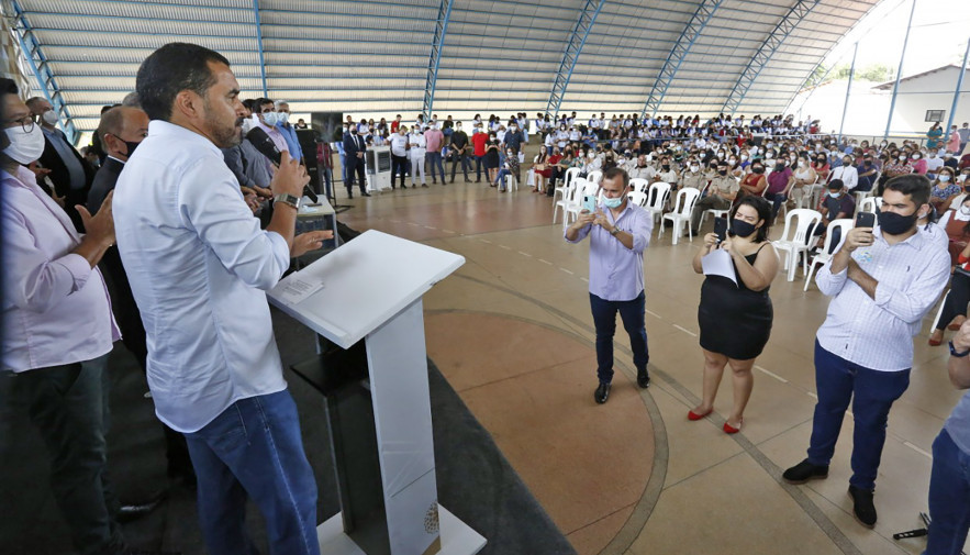 Os benefícios para os servidores da Educação foram anunciados pelo Governador Wanderlei Barbosa durante solenidade em comemoração ao Dia Nacional da Escola - Foto: M