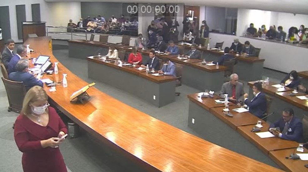 Assembleia Legislativa inicia sessão para julgar prosseguimento de impeachment — Foto: Reprodução/TV Assembleia